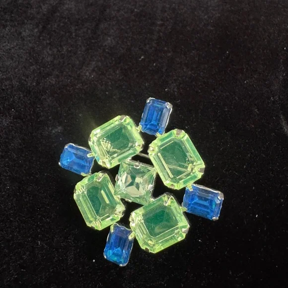 Vintage Square Geometric Blue and Green Art Deco Small Antique Metal Pin Brooch - Picture 2 of 3